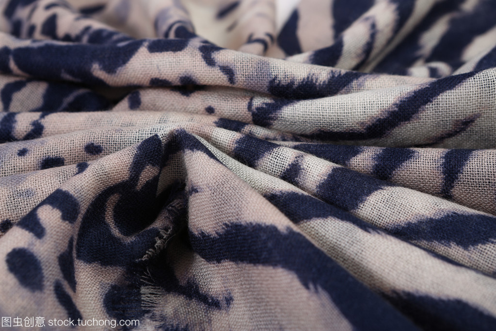 錦繡華章 中式風格面料圍巾的紡織藝術